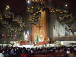 Altar central Basilica Nuestra Señora de Guadalupe en México